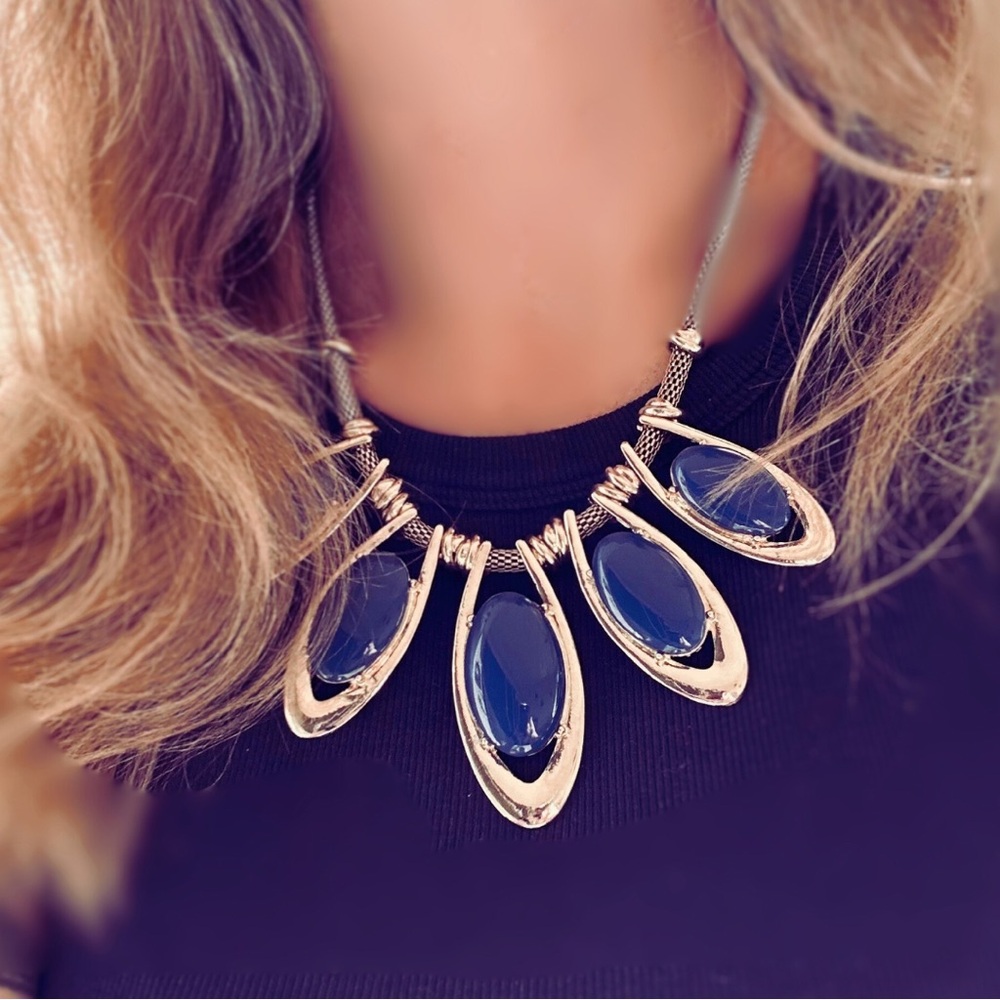 🔥SOLD🔥VINTAGE 1970s Gold Tone Cobalt Blue Cabochon Statement Necklace